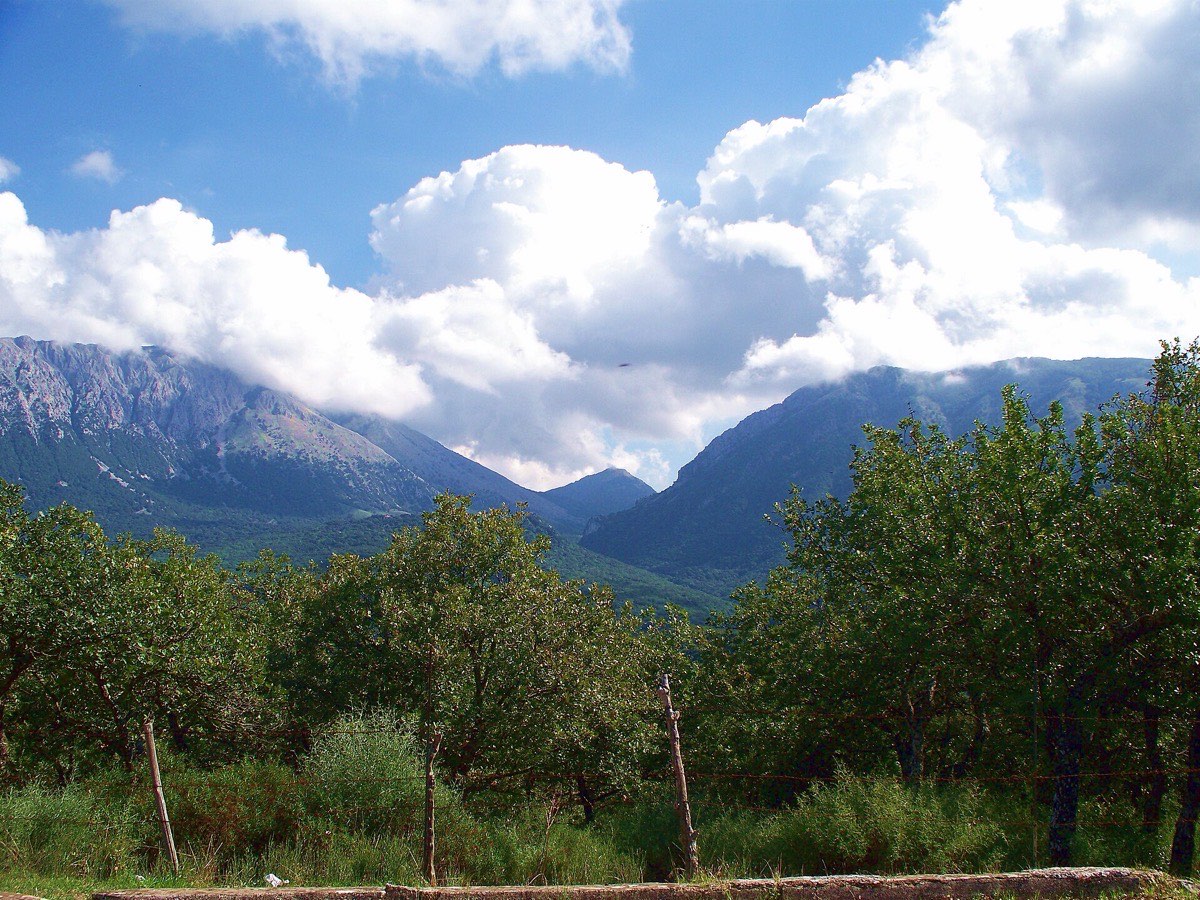 Quando andare a camminare in Sicilia. Paesaggio siciliano legato al tema della guida.