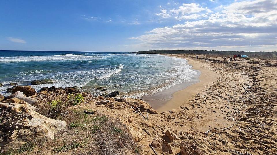 La spiaggia di Eloro e la costa verso Vendicari