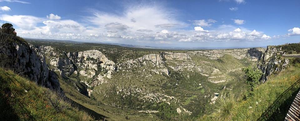 La Cavagrande del Cassibile vista dal belvedere sul bordo dell'altopiano