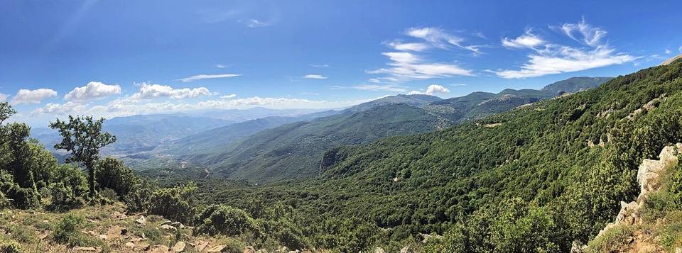 Vallate e boschi delle Madonie visti dal sentiero degli agrifogli
