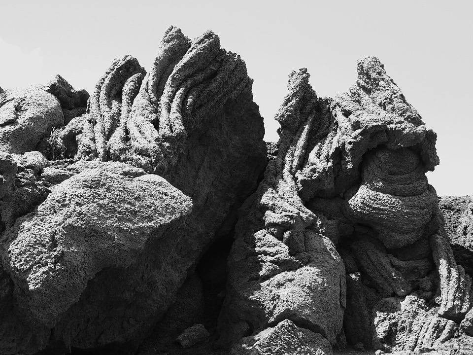 Formazioni di lava modellate dal vento sull'Etna